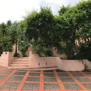 https://89-le-grand-pin.fr-provencehotel.com